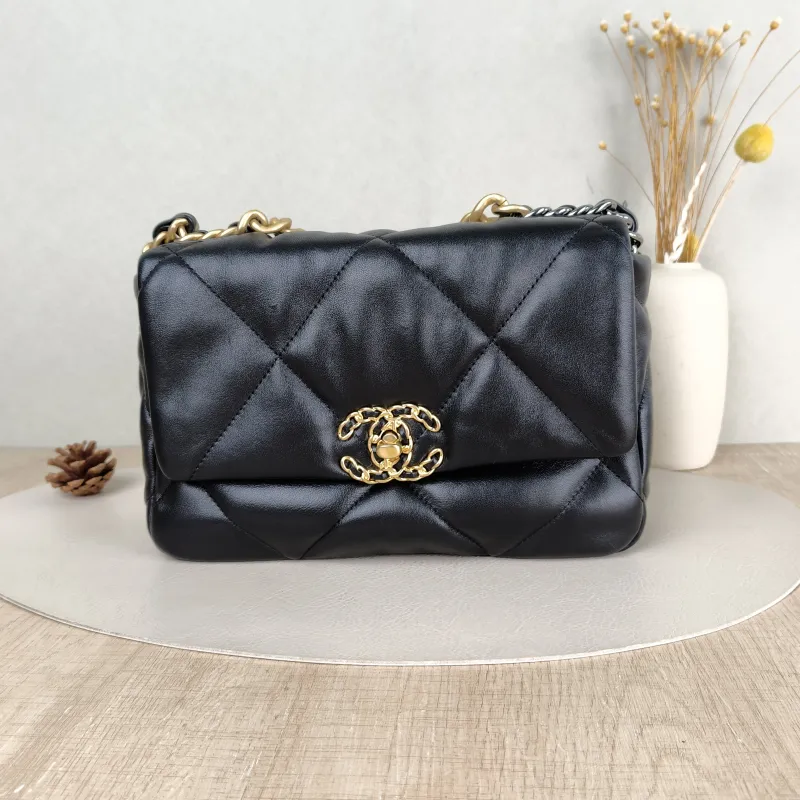 Chanel Crossbody Bag 19Bag Black SL ambskin Small 26 × 9 × 16 cm