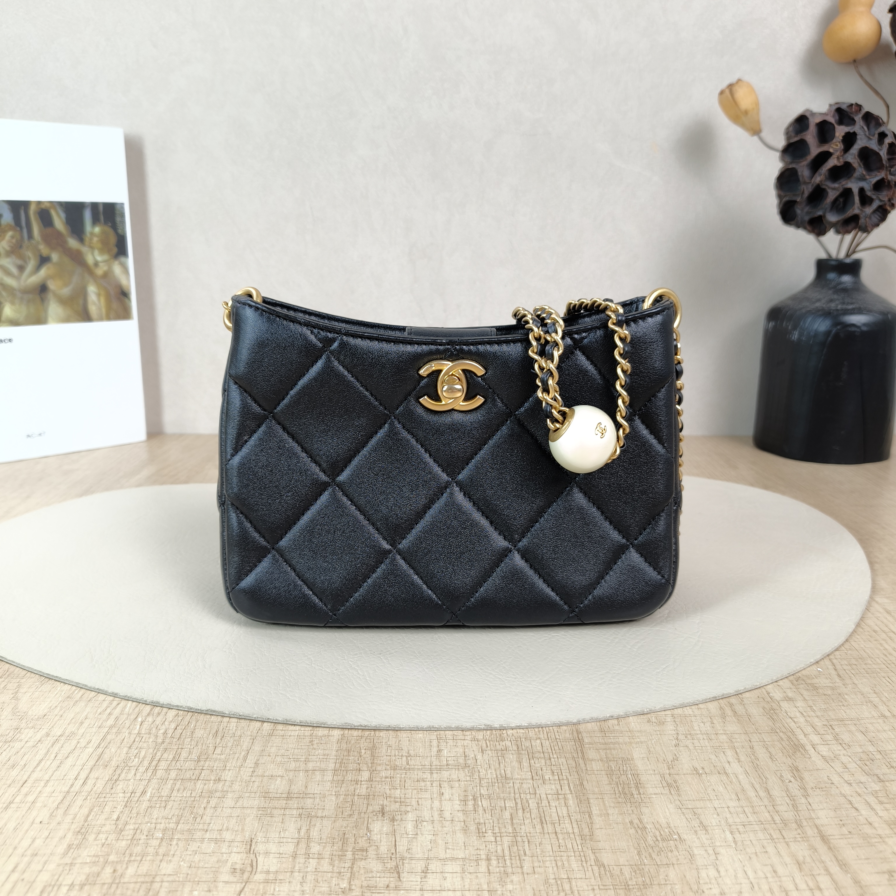 Chanel Shoulder Bag24s Gabrielle Bag Black Lambskin One Size20 × 9 × 14 cm