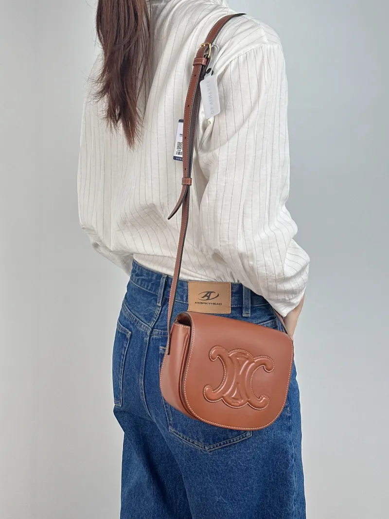 CELINE Crossbody Bag FOLCO TRIOMPHE Caramel Calfskin One Size 18.5 × 7 × 15 cm — on-model view 2 of 2
