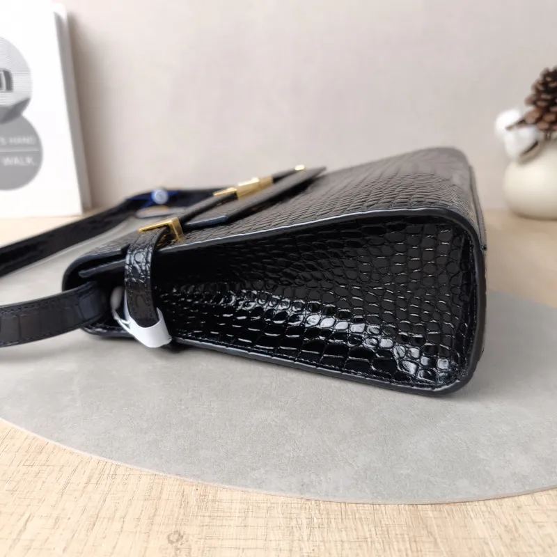 SAINT LAURENT Shoulder Bag MANHATTAN Black Calfskin Medium29 × 7.5 × 20 cm — detail view 9 of 12