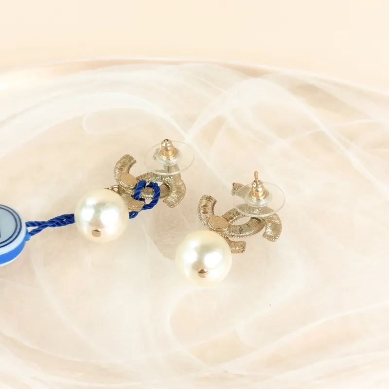 Chanel Jewelry · Earrings Gold Pearl One Size — cover view 3 of 6