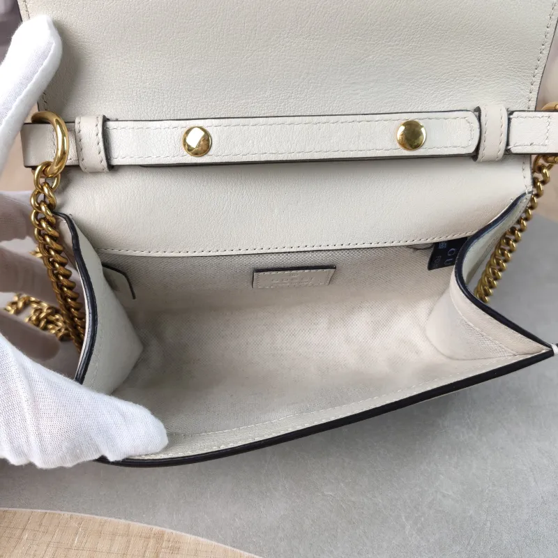 GUCCI Crossbody Bag Diana Crossbody Bag White Calfskin Mini 18.5 × 4 × 11 cm — detail view 4 of 15