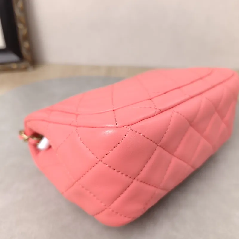 Chanel Crossbody Bag Pink Lambskinmini17 × 8 × 13.5 cm — detail view 9 of 19