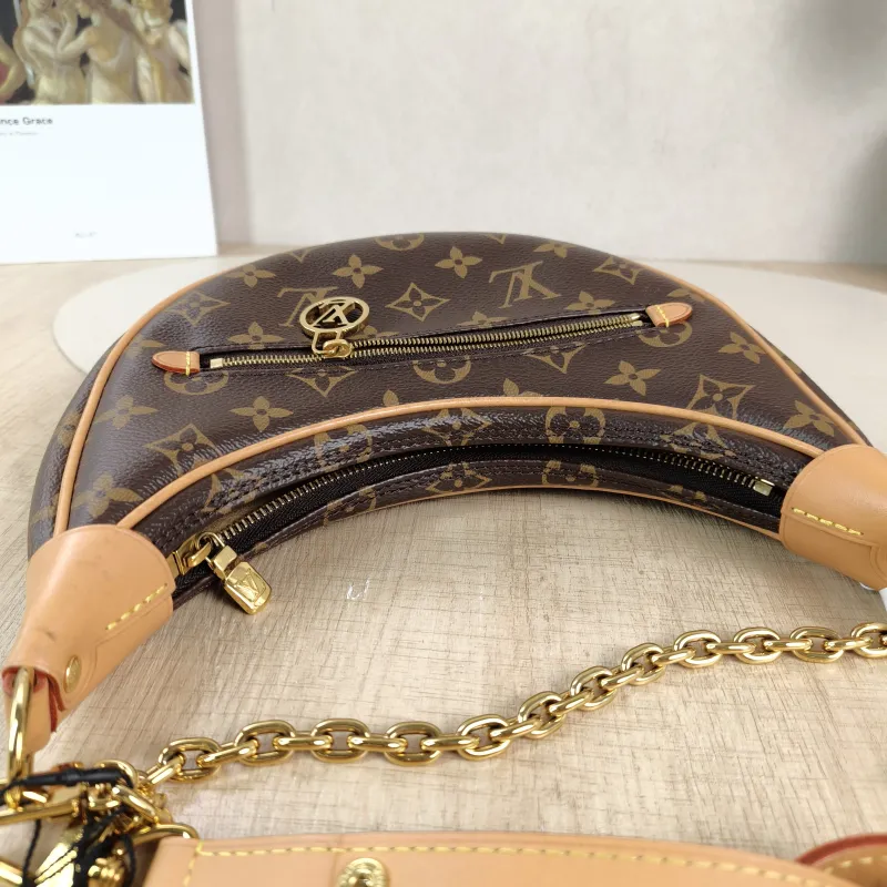 Louis Vuitton Crossbody Bag Loop Monogram PVC Small23 × 6 × 13 cm — detail view 2 of 10