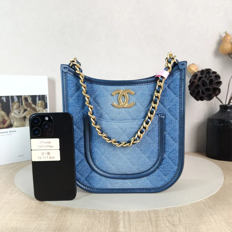 Chanel Crossbody Bag hobo One Size 22 × 6 × 24 cm — cover view 6 of 6