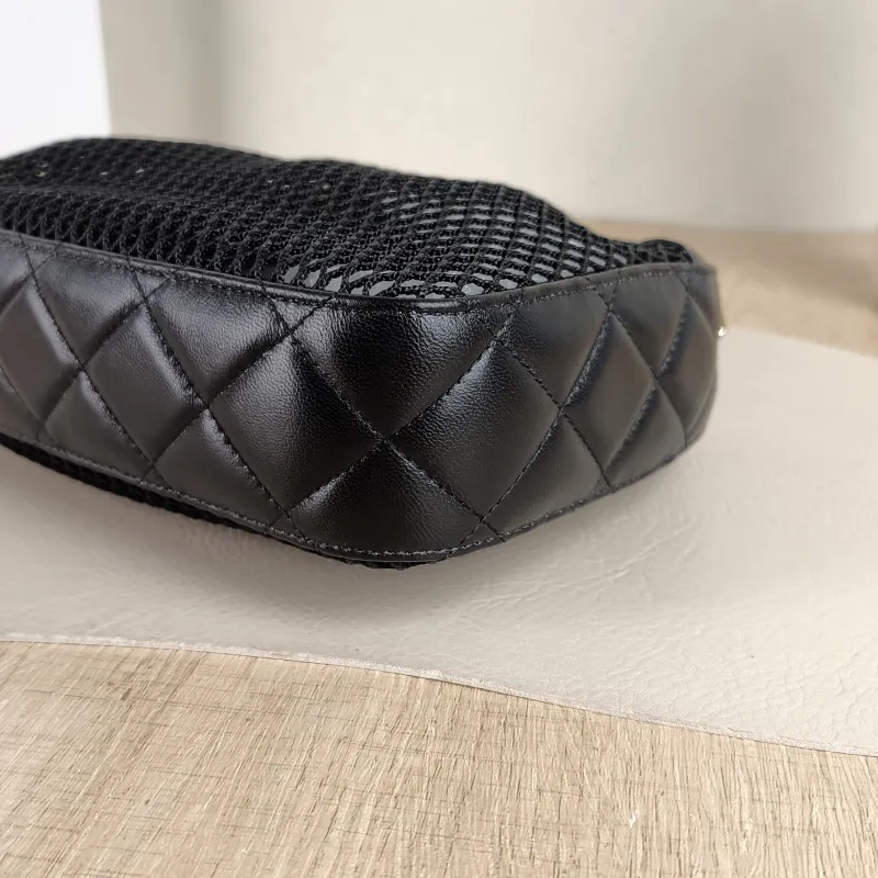 Chanel Crossbody Bag Black Lambskin One Size 21.5 × 5 × 15 cm — detail view 8 of 10