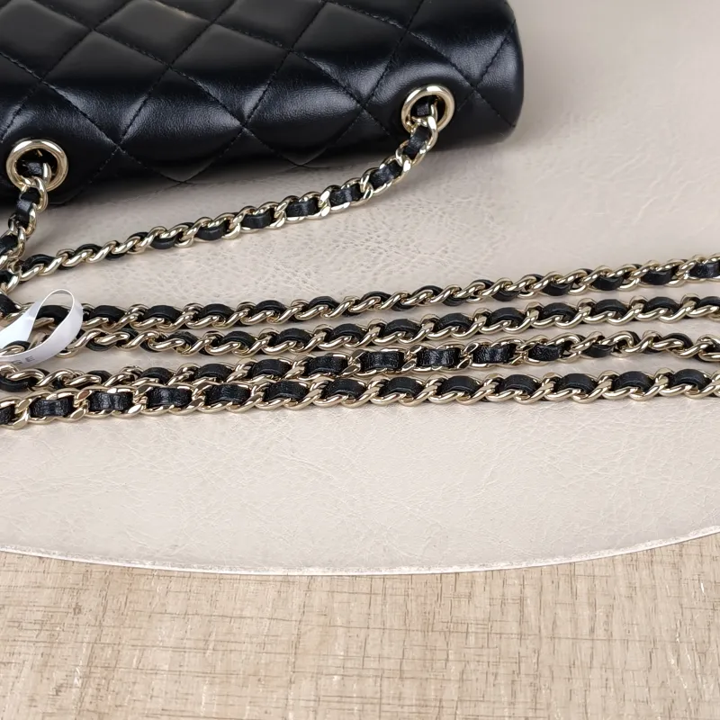 Chanel Crossbody Bag Crossbody Bag Black Lambskin One Size 19 × 4 × 11 cm — detail view 3 of 12
