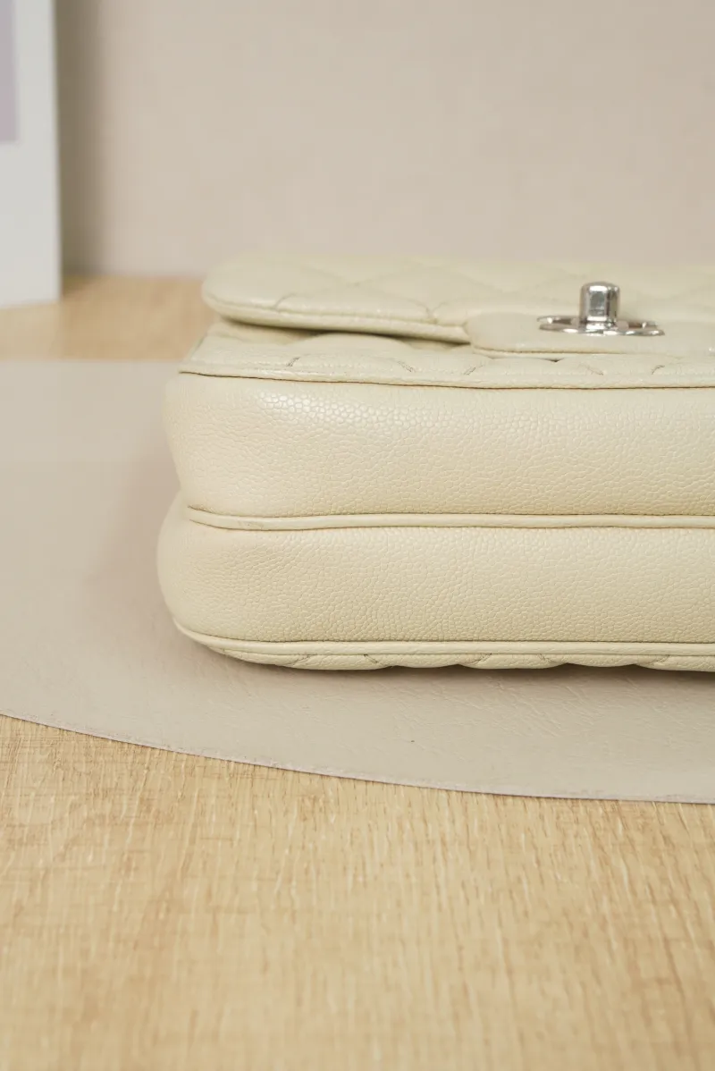 Chanel Calfskin25 · 20 × 6 × 16 cm Conditioned · Conditioned — cover view 6 of 7
