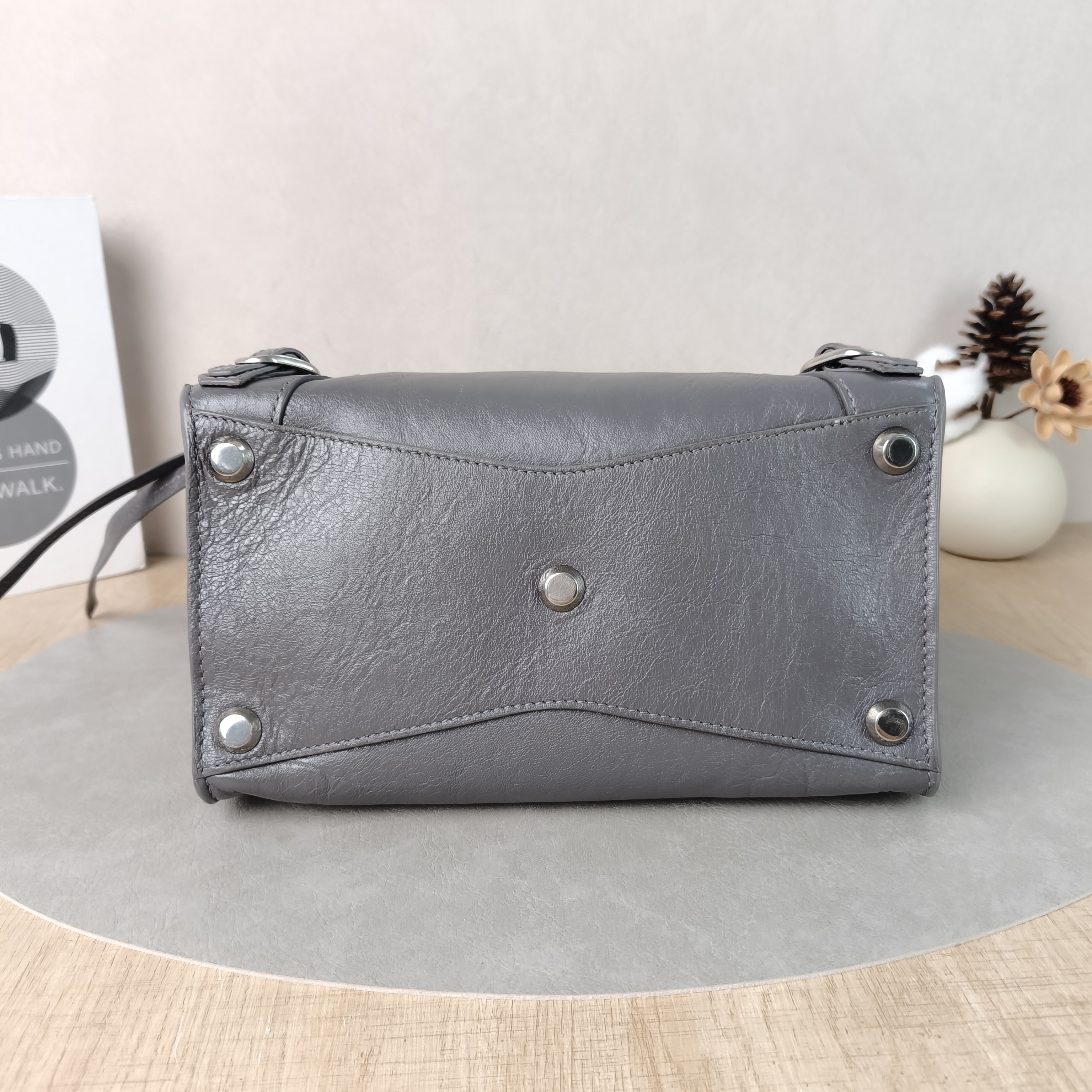 BALENCIAGA Top Handle Bag Neo Classic Tote Bag Grey Waxed Leather Medium37 × 14 × 24 cm — cover view 2 of 5