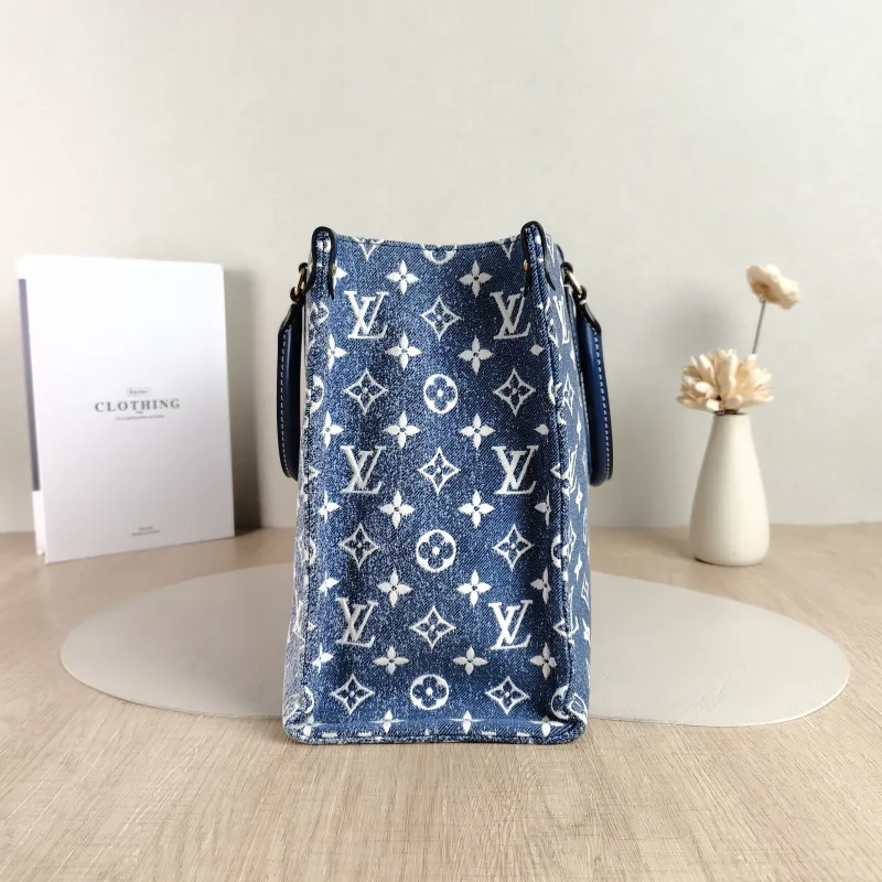 Louis Vuitton Shoulder Bag Onthego Medium Blue Medium 31 × 14 × 24 cm — detail view 8 of 10