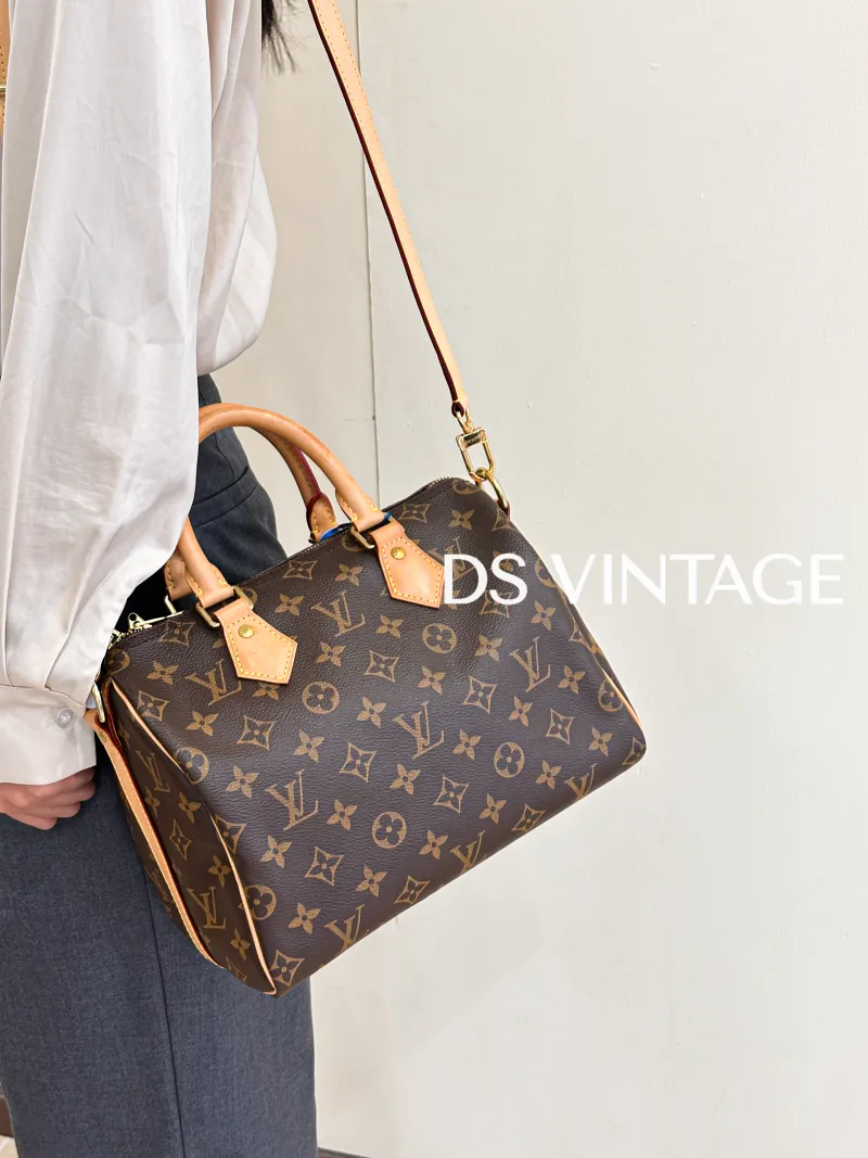 Louis Vuitton Crossbody Bag Speedy25Shoulder Strap Edition-Monogram PVC Medium25 × 15 × 19 cm — on-model view 2 of 3