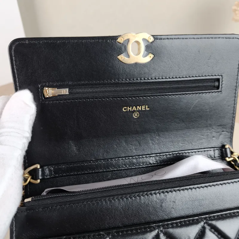 Chanel Shoulder Bag cf Black Lambskin 19 × 4.5 × 12 cm Microchip Edition — detail view 7 of 13
