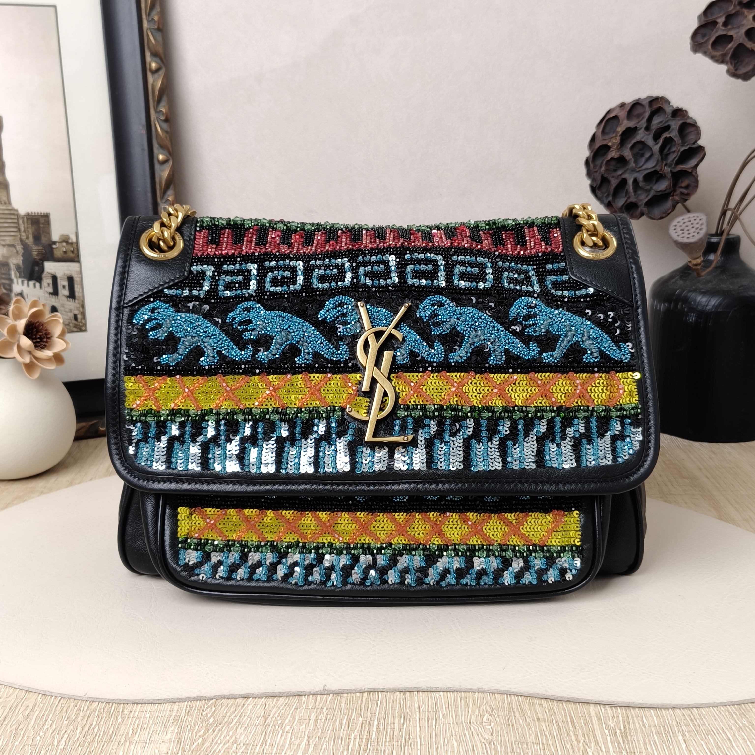 SAINT LAURENT Crossbody Bag Niki Black Lambskin Medium28 × 8.5 × 20 cm