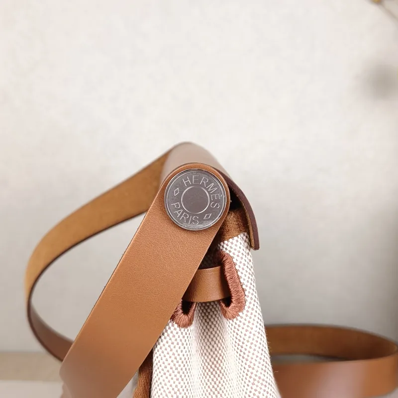 Hermès Shoulder Bag Herbag Zip 20 Beige Canvas mini20 × 7 × 17 cm — detail view 13 of 17