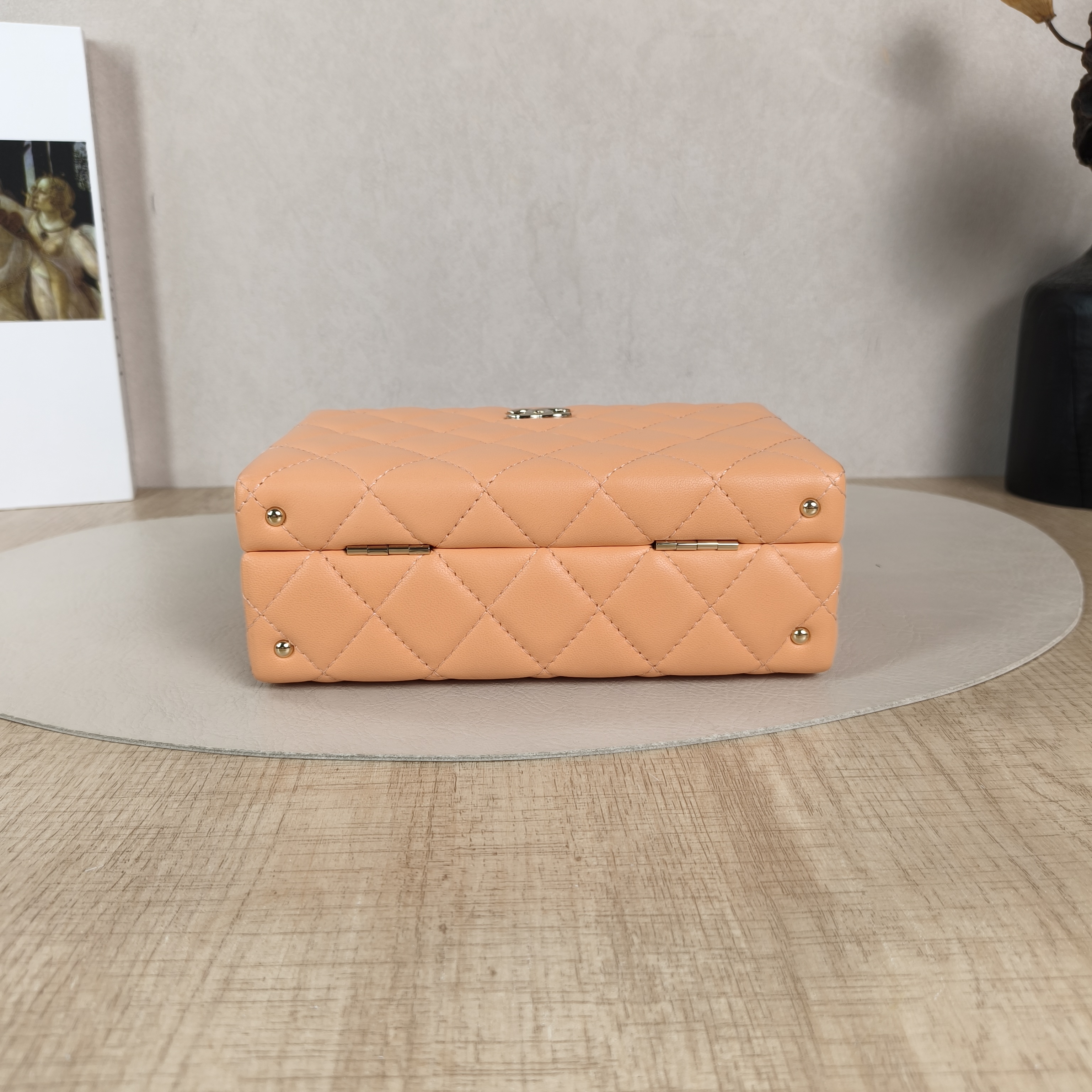 Chanel Crossbody Bag Box Bag Pink Lambskin One Size18.5 × 7 × 12 cm — cover view 3 of 5