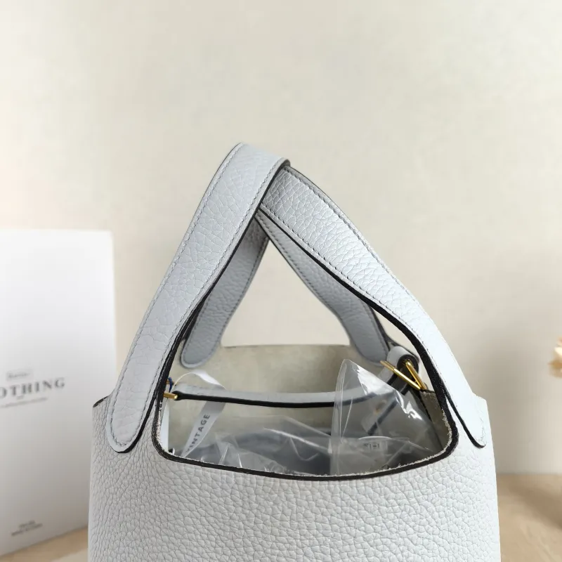 Hermès Top Handle Bag Picotin Lock 18 1808 Taurillon Clemence TC Calfskin Small18 × 13 × 18 cm — detail view 4 of 10