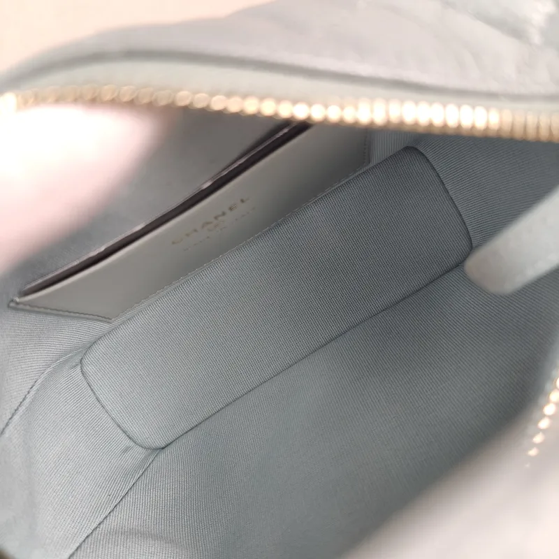 Chanel Crossbody Bag Crossbody Bag Blue Grained Calfskin One Size 21.5 × 7.5 × 19 cm — detail view 8 of 12