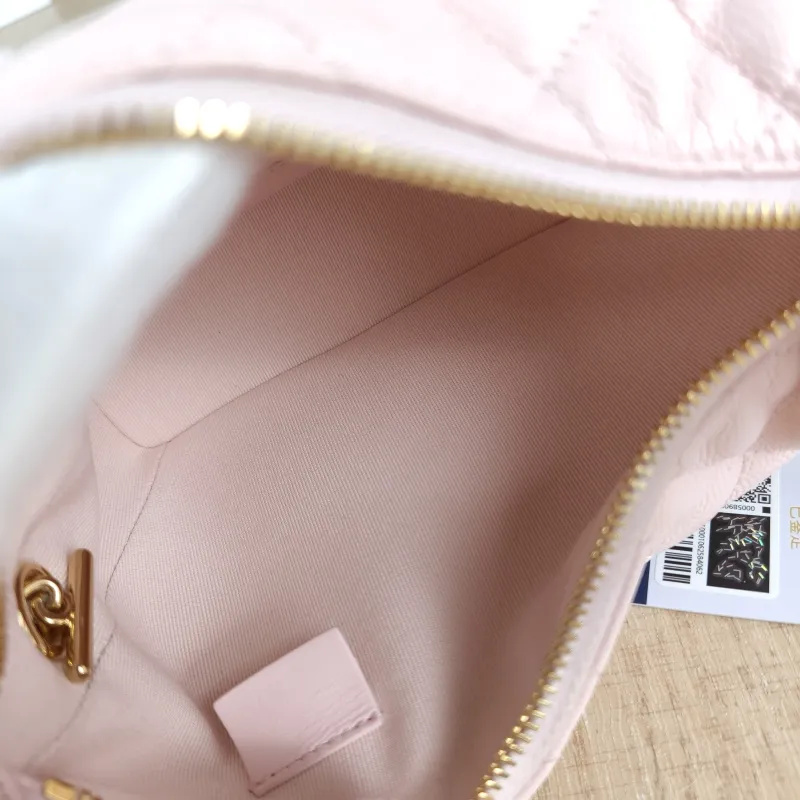 Chanel Crossbody Bag Crossbody Bag Pink Grained Calfskin One Size 16 × 6.5 × 12.5 cm — detail view 2 of 11