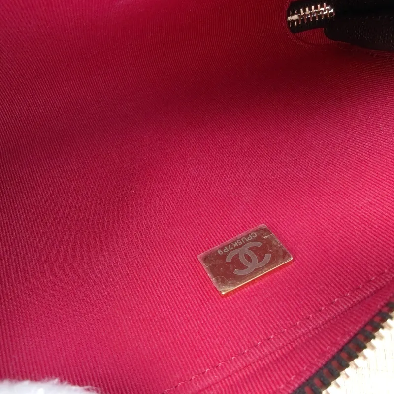 Chanel Crossbody Bag Edition Black Grained Calfskin 18 × 6 × 13.5 cm Microchip Edition — detail view 10 of 14