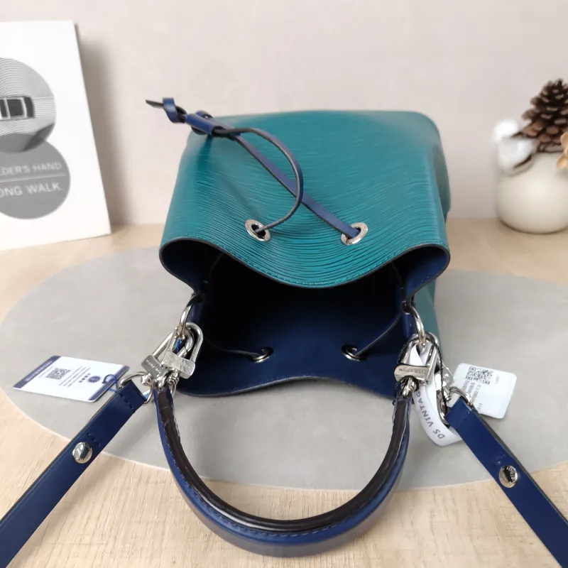 GUCCI Crossbody Bag NÉONOÉ Bucket Bag BB Monogram PVC Medium 24 × 7 × 14.5 cm — detail view 7 of 13