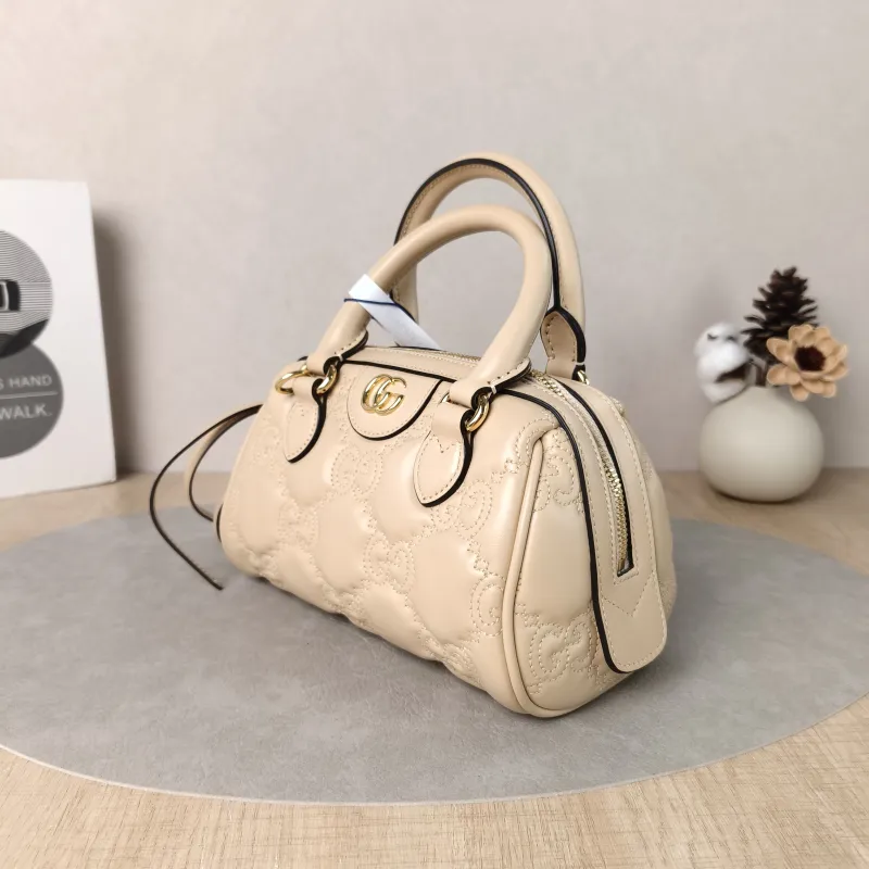 GUCCI Crossbody Bag GG matelasse Beige Calfskinmini19 × 11 × 13 cm — cover view 2 of 6