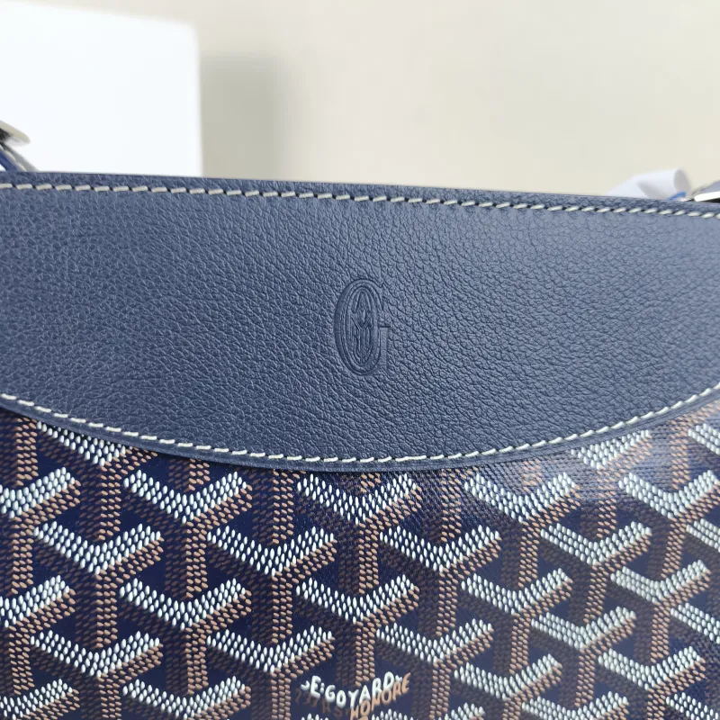GOYARD Crossbody Bag Hirondelle Navy ine Canvas One Size 25 × 6 × 17 cm — detail view 8 of 11