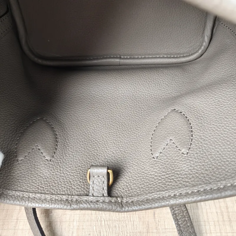 Louis Vuitton Crossbody Bag NEVERFULL INSIDE OUT BB PVC · Calfskin BB26.5 × 11 × 16.5 cm — detail view 8 of 15
