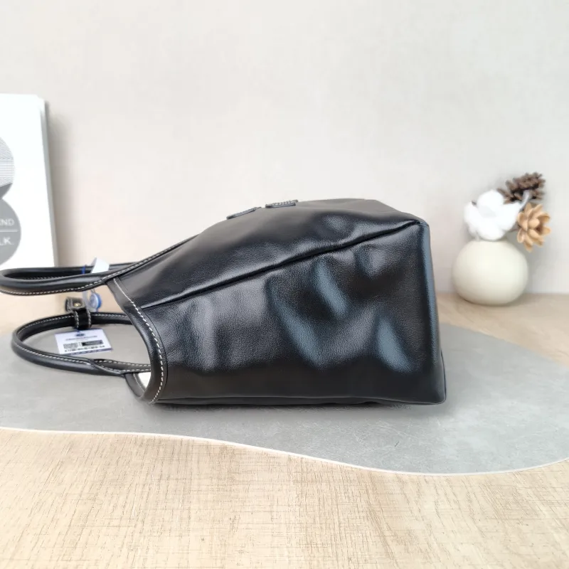 Miumiu Shoulder Bag IVY Tote Shopping Tote Black CC alfskin Small 22 × 12 × 23.5 cm — detail view 4 of 10