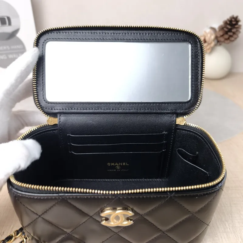 Chanel Crossbody Bag Black Lambskin Mini 16 × 8 × 9.5 cm — detail view 6 of 15
