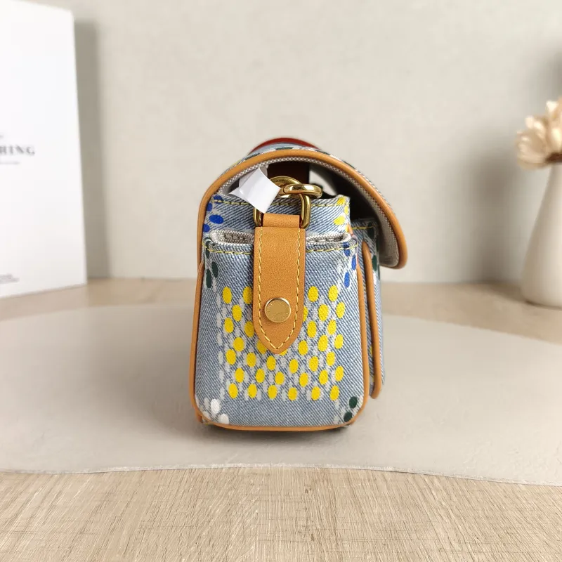 Louis Vuitton Crossbody Bag CARGO Camera Bag Colorblock Mini 23 × 10 × 14 cm — detail view 4 of 11