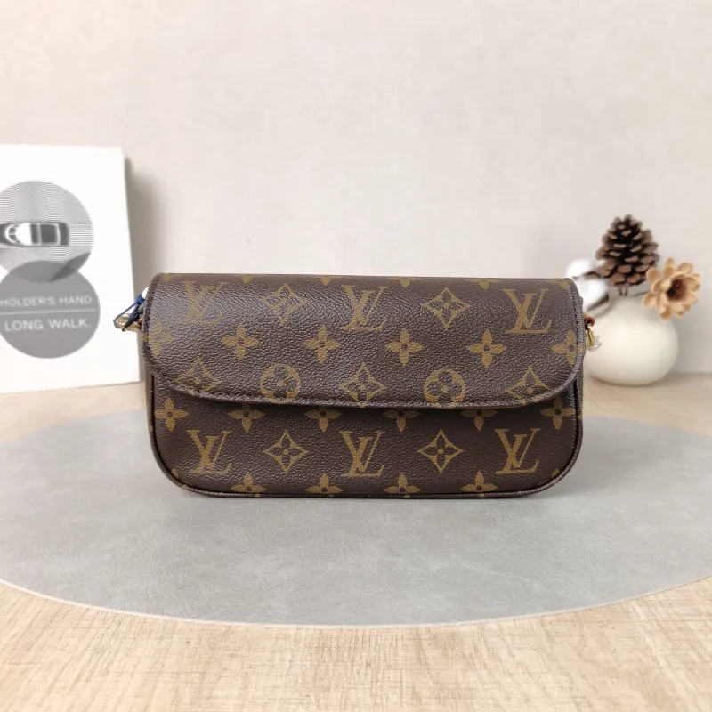 Louis Vuitton Crossbody Bag IVY Monogram PVC Small23.5 × 4.3 × 12 cm