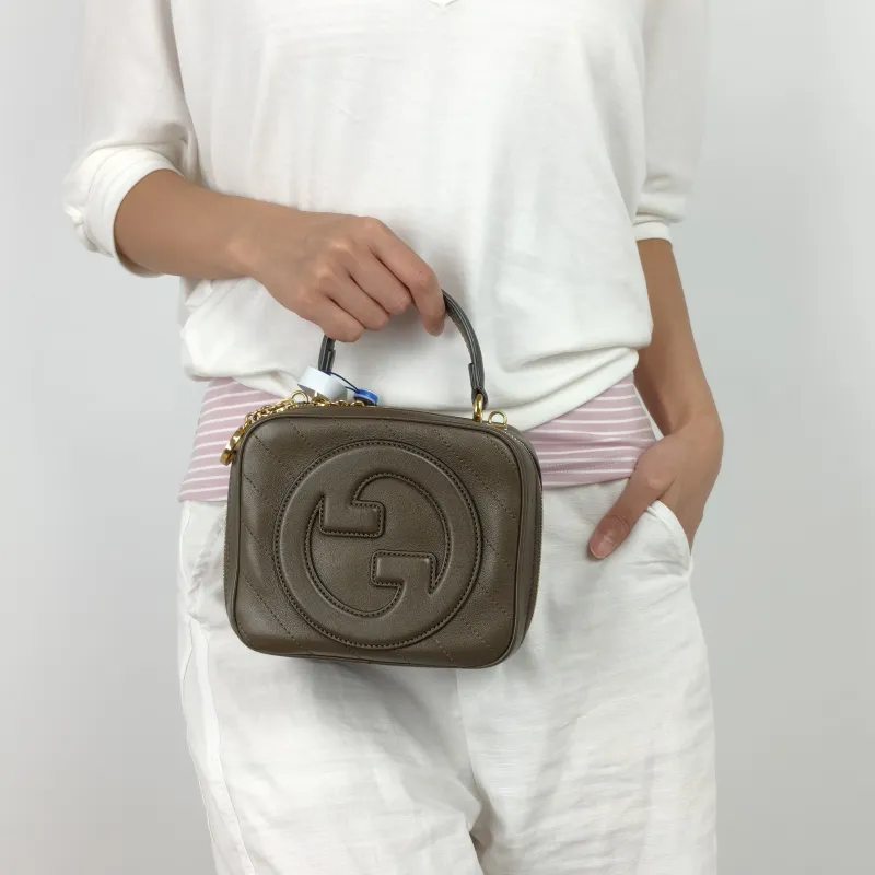 GUCCI Top Handle Bag Blondie Box Small17 × 9 × 15 cm — on-model view 2 of 3