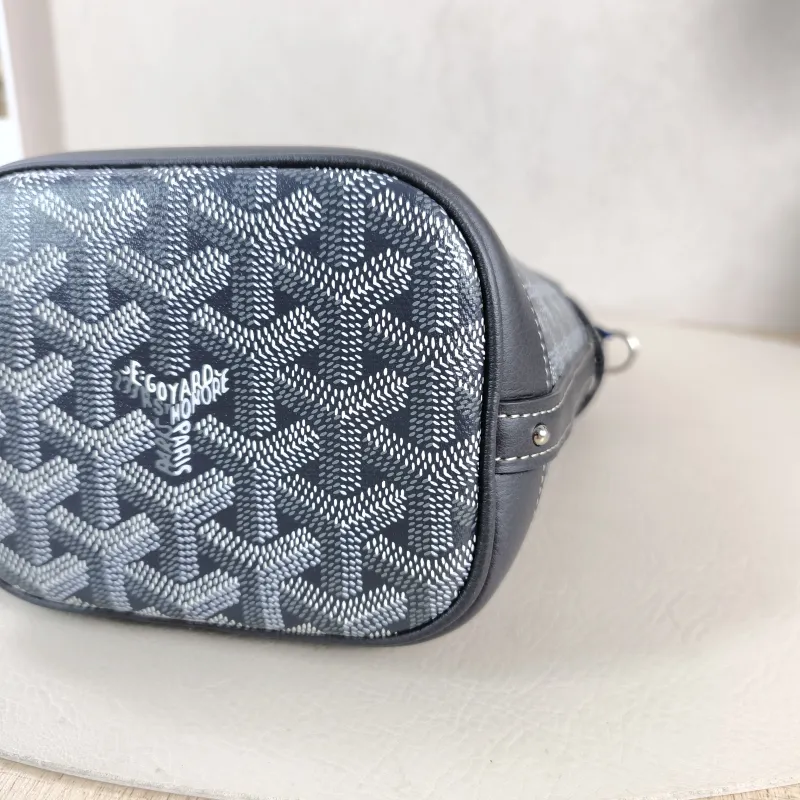 GOYARD Crossbody Bag Petit Flot Grey ine Canvasmini12 × 10 × 17.5 cm — detail view 2 of 13