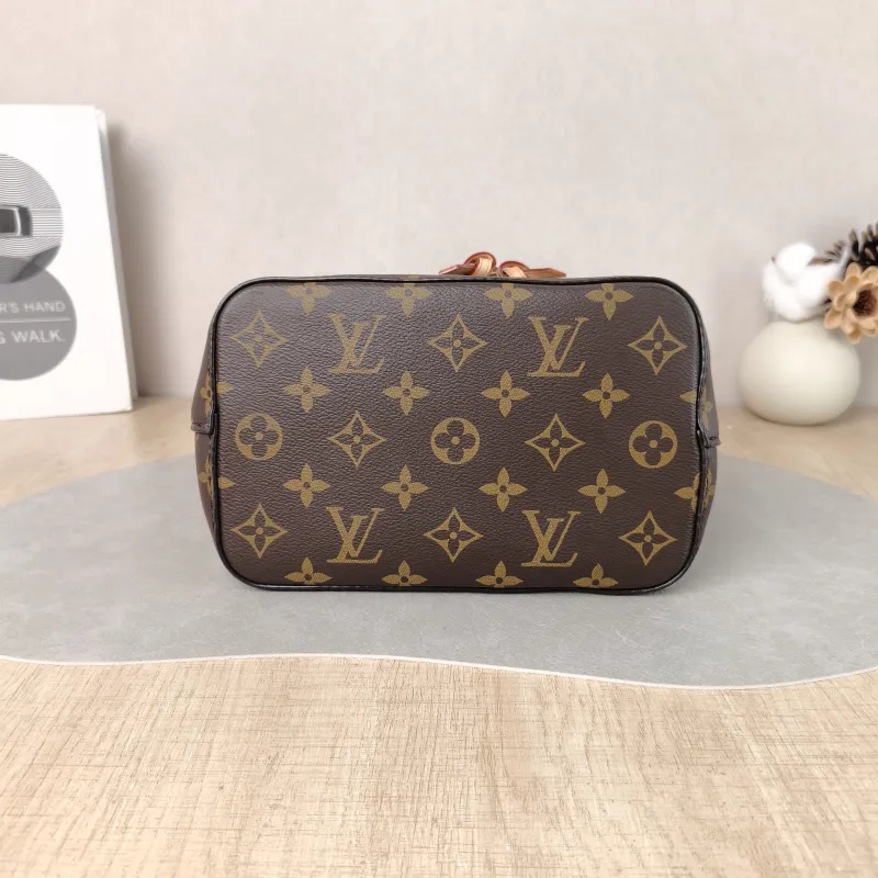 Louis Vuitton Crossbody Bag NÉONOÉ Bucket Bag BB Monogram PVC BB 20 × 13 × 20 cm — cover view 3 of 6