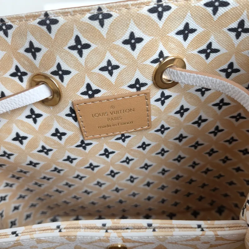 Louis Vuitton Crossbody Bag NÉONOÉ Bucket Bag BB PVC BB 20 × 13 × 20 cm — detail view 3 of 10