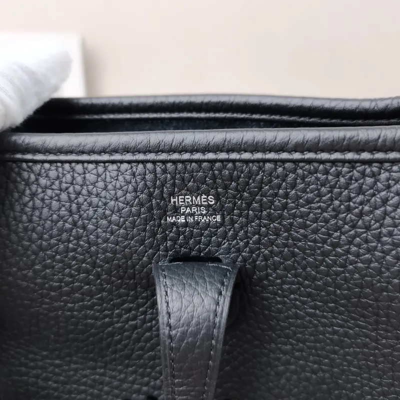 Hermès Crossbody Bag Evelyne 23 23 Black TC Calfskin One Size 23 × 6 × 24 cm k — detail view 3 of 12