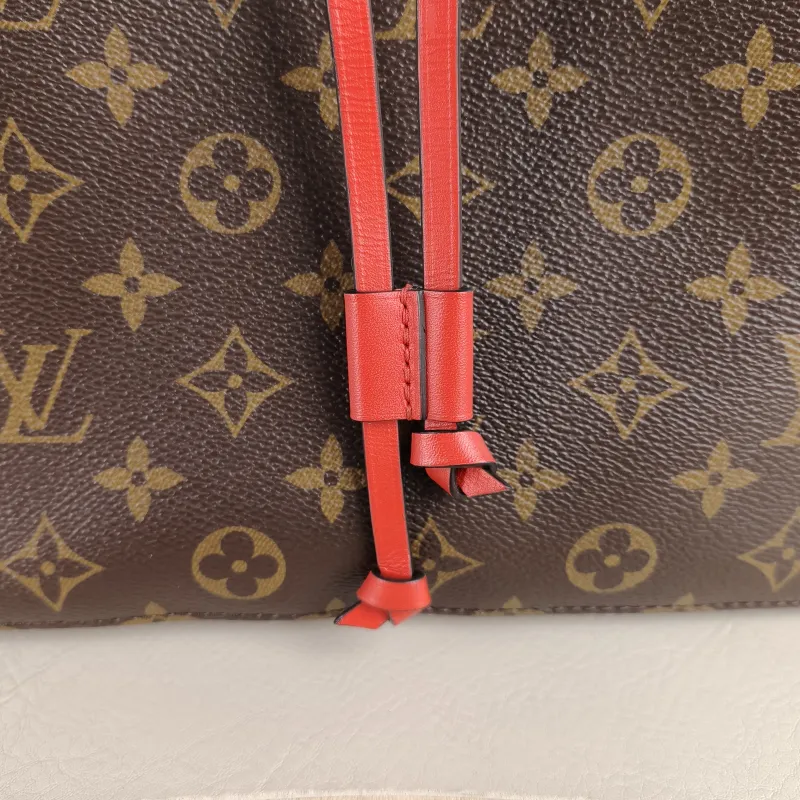 Louis Vuitton Shoulder Bag NÉONOÉ Bucket Bag PVC Medium 26 × 17.5 × 26 cm Conditioned — detail view 7 of 10