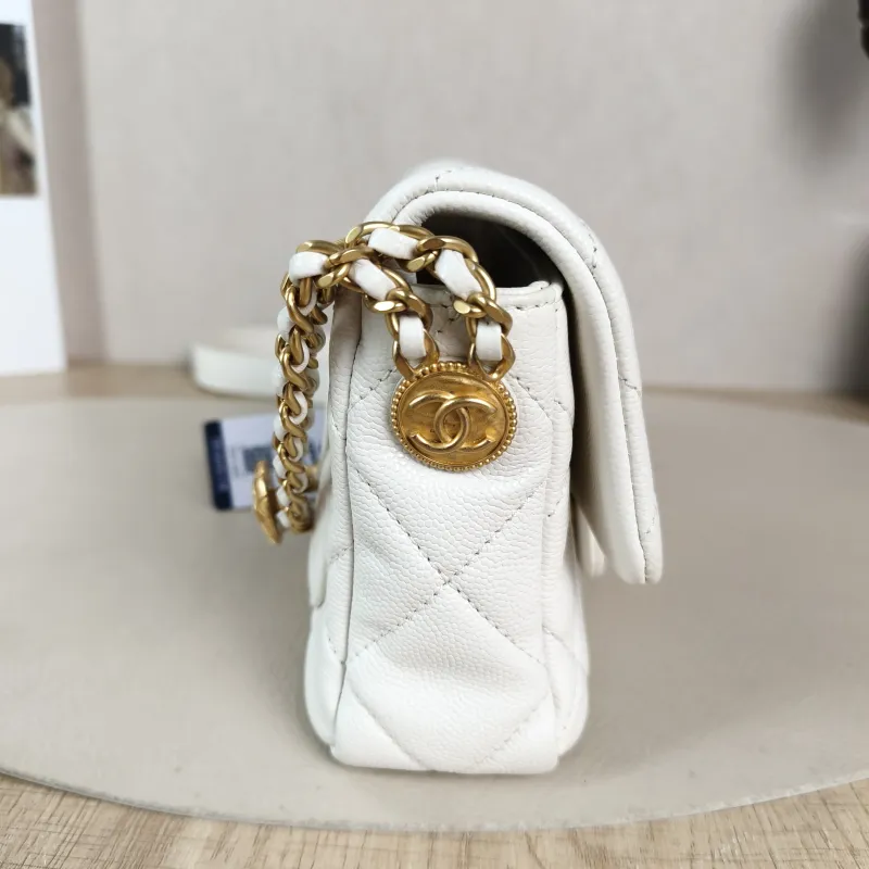 Chanel Crossbody Bag Classic Flap Mini CF Mini White Grained Calfskin Mini 17 × 6 × 12.5 cm — detail view 4 of 12