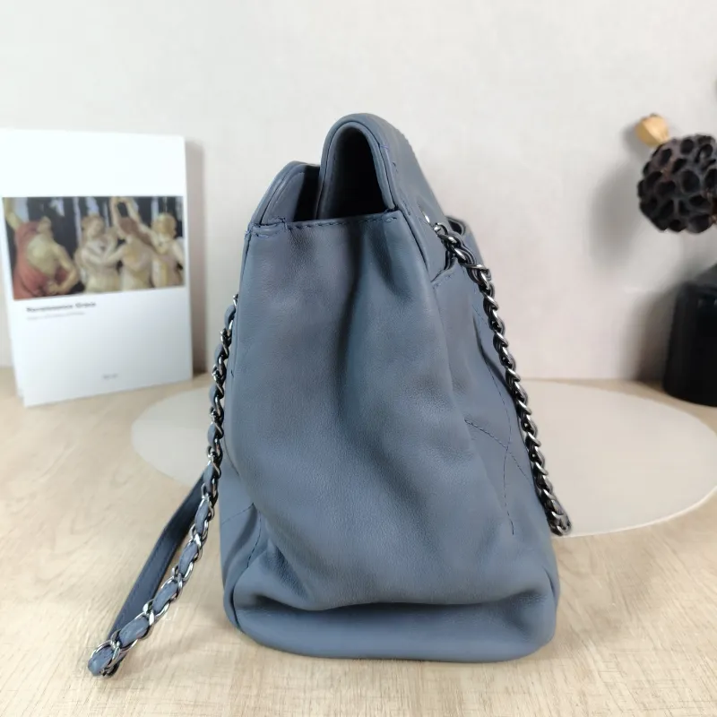 Chanel Shoulder Bag tote Grey Calfskin 38 × 15 × 25 cm 15 — detail view 4 of 10