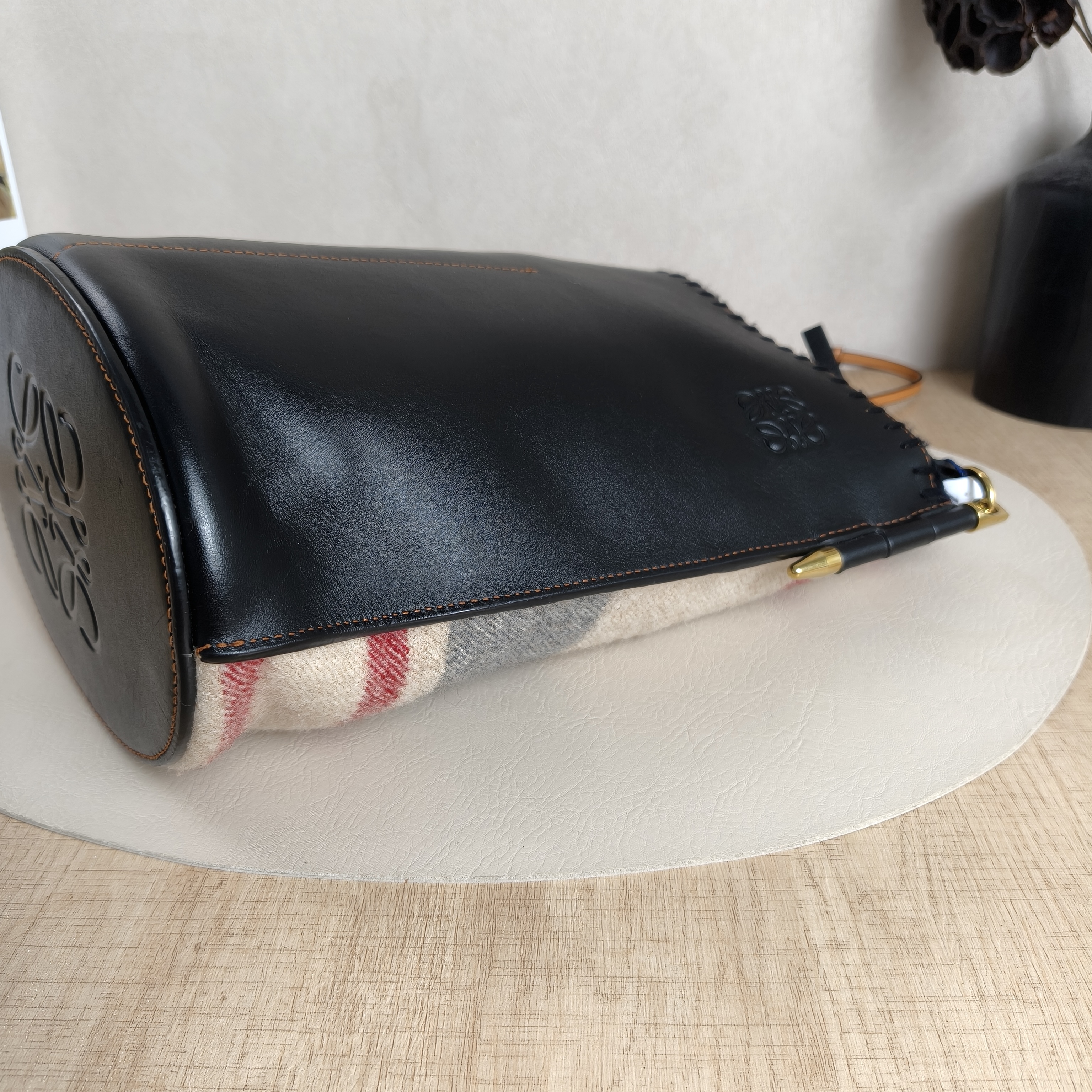 LOEWE Crossbody Bag Crossbody Bag Black Calfskin 19 × 14 × 26 cm — cover view 7 of 10