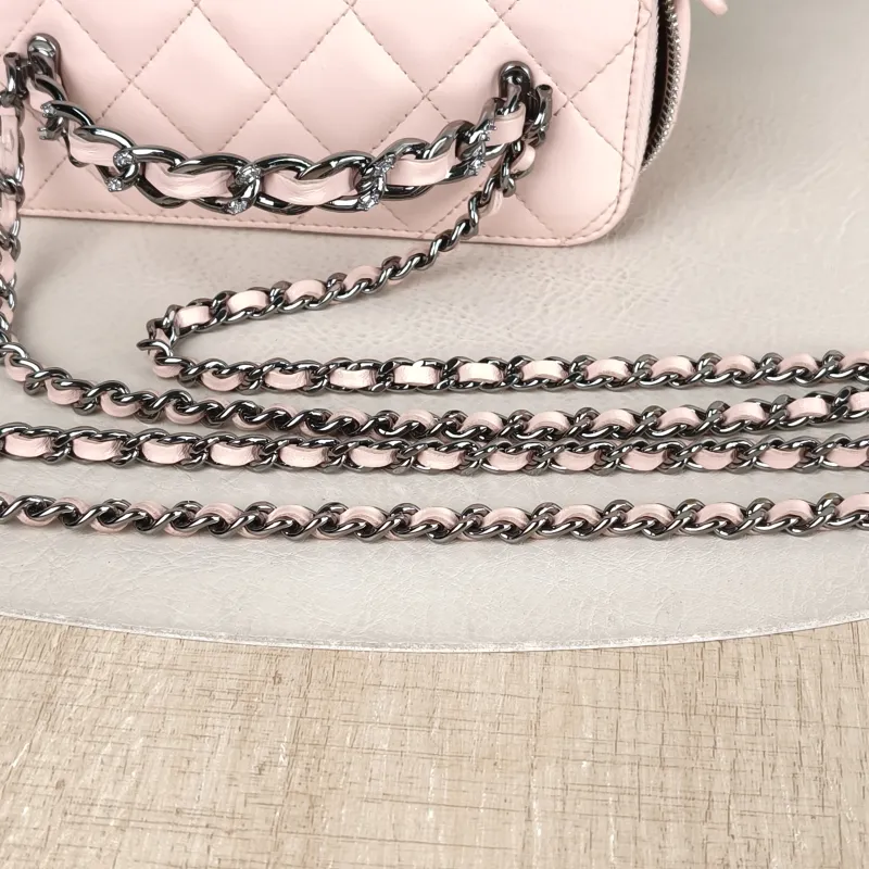 Chanel Crossbody Bag Edition Pink Calfskin Mini 16 × 8 × 9.5 cm — detail view 11 of 13