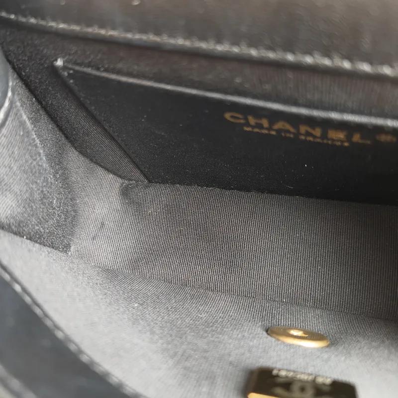 Chanel Crossbody Bag Pearl Black Lambskin Small 19 × 6 × 14 cm — detail view 11 of 11