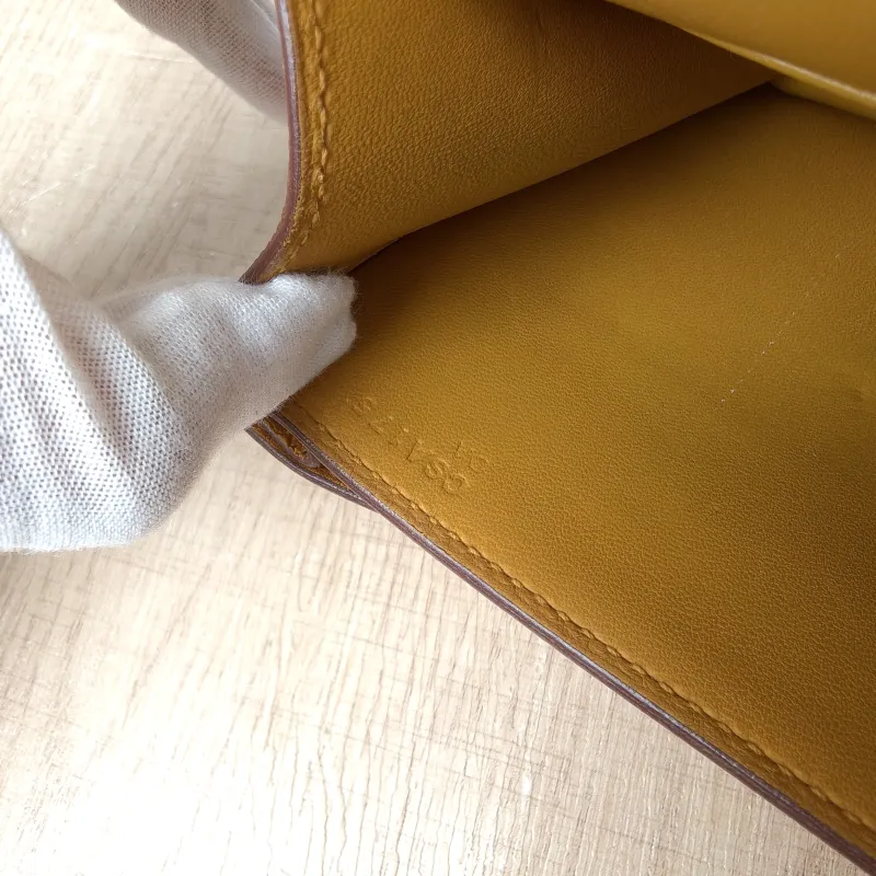 Hermès Crossbody Bag Constance 19 Gold-Tone Hardware Epsom Calfskinmini18 × 4 × 15 cm Conditioned — detail view 3 of 15