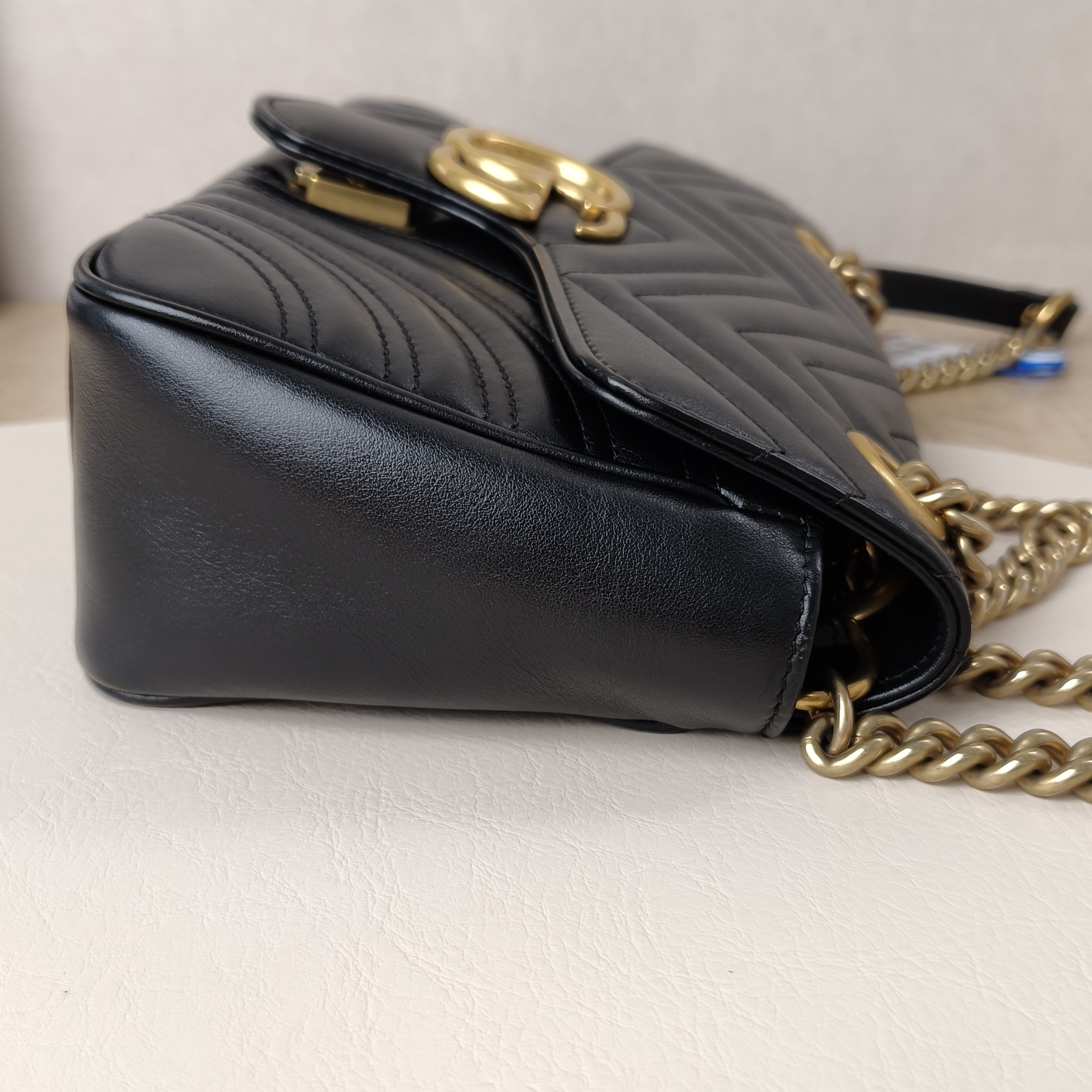 GUCCI Crossbody Bag GG Marmont Medium Marmont 26Black CC alfskin Medium26 × 7 × 15 cm — cover view 7 of 9