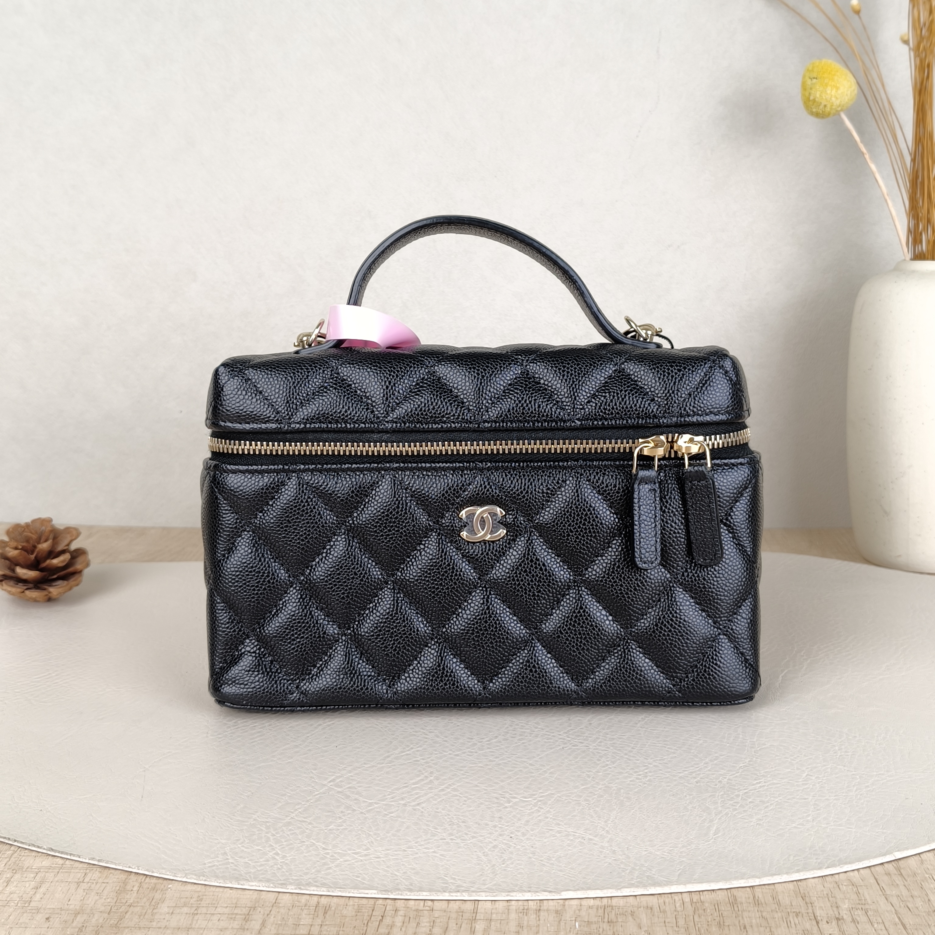 Chanel Crossbody Baglp Black Grained Calfskin19.5 × 5 × 17 cm