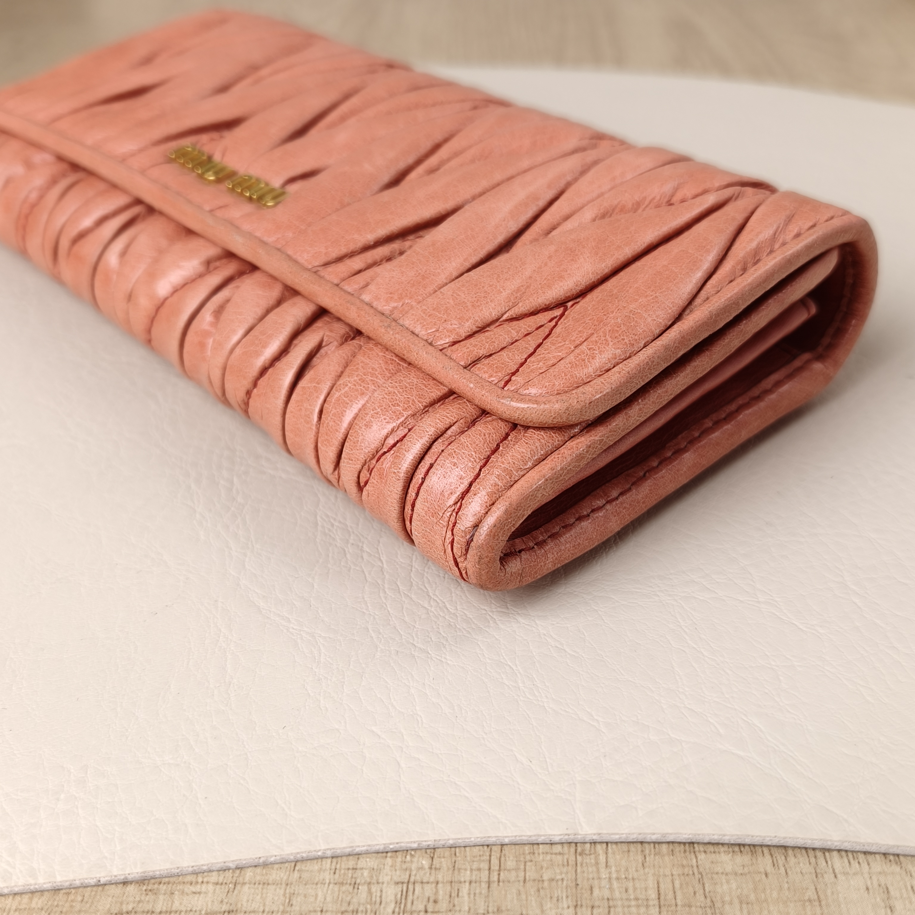 Miumiu Wallet Waxed Leather · 19.5 × 3 × 9.5 cm — cover view 2 of 10