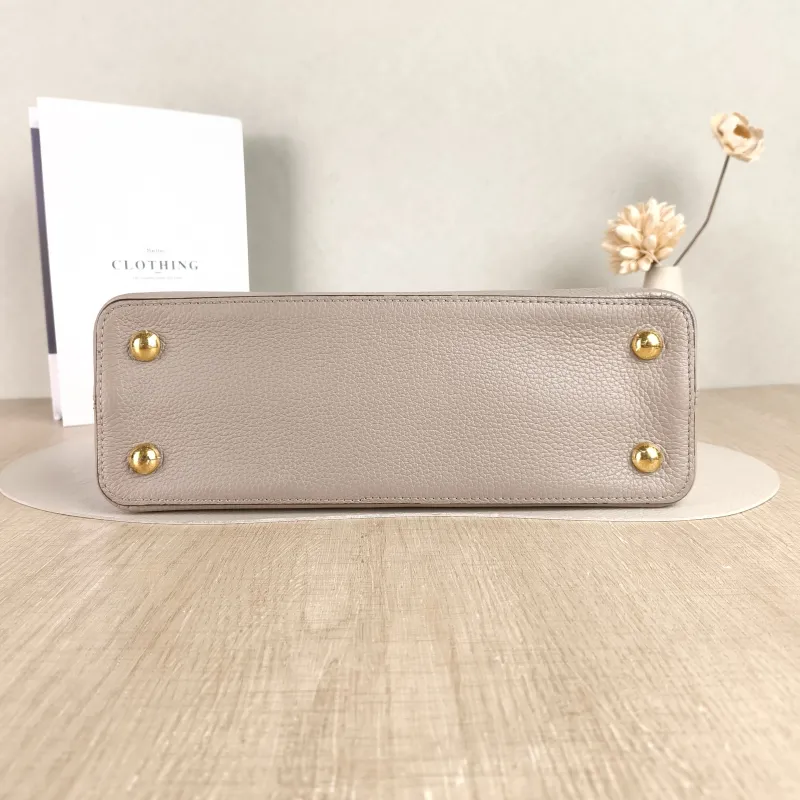 Louis Vuitton Top Handle Bag Capucines Grey Calfskin Medium 31.5 × 11 × 20 cm — cover view 4 of 5