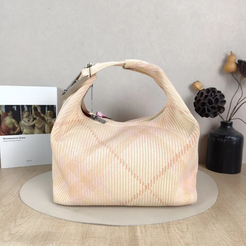 BURBERRY Shoulder Bag 30 × 17 × 38.5 cm — cover view 3 of 5