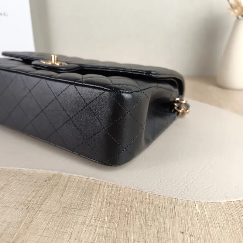 Chanel Crossbody Bag Classic Flap CF Black Lambskin Medium 25.5 × 6.5 × 15.5 cm — detail view 7 of 13