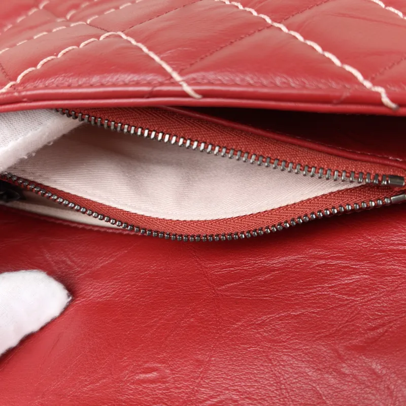 Chanel Crossbody Bag Chain Bag Red Calfskin 22 × 6.5 × 14 cm 23 — detail view 3 of 15